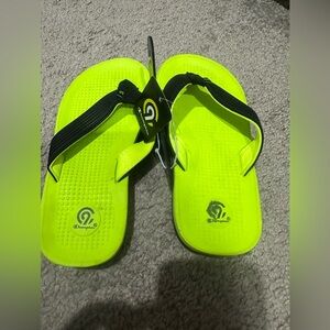 NWT C9 Champion Boys' Flip Flops Size Small (13/1)